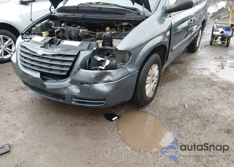 2006 Chrysler Town & Country z USA, uszkodzony, nr VIN 1A4GP45R96B517300